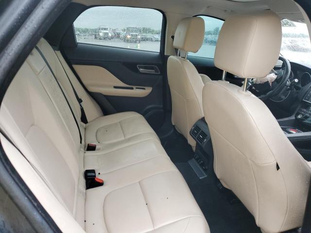 SADCJ2BV8HA078552 Jaguar F-pace Premium