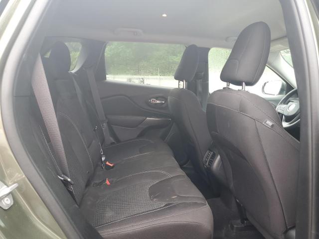 1C4PJLCB6KD357303 Jeep Cherokee Latitude