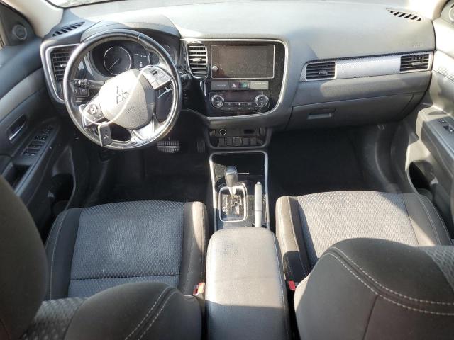 JA4AD3A33JJ000857 Mitsubishi Outlander Se