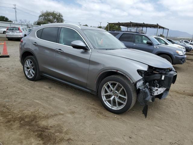 ZASFAKAN6J7B83966 Alfa Romeo Stelvio