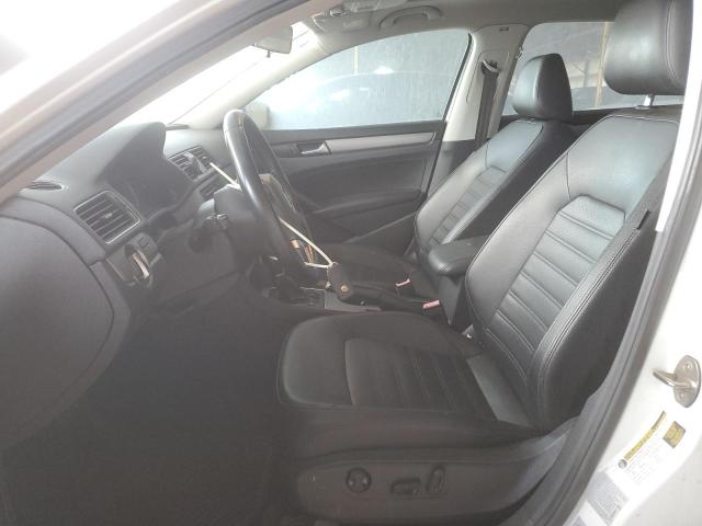 1VWBT7A32FC102700 Volkswagen PASSAT SE