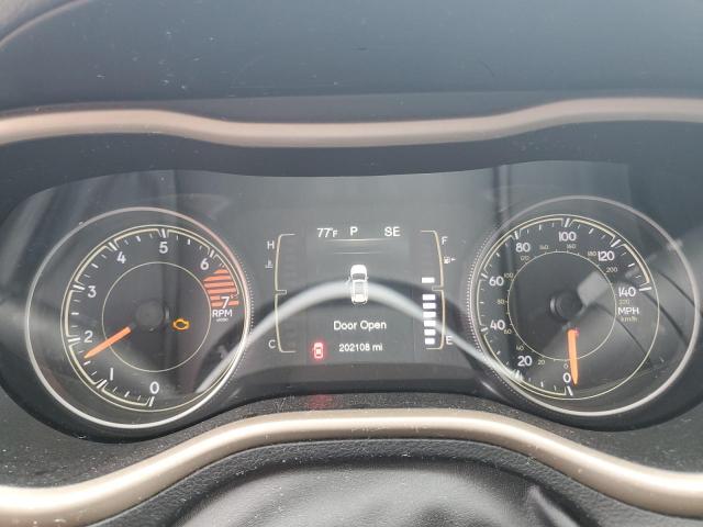 1C4PJLCB7JD620137 Jeep Cherokee Latitude