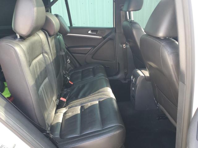 WVGBV3AX4EW068194 Volkswagen TIGUAN S