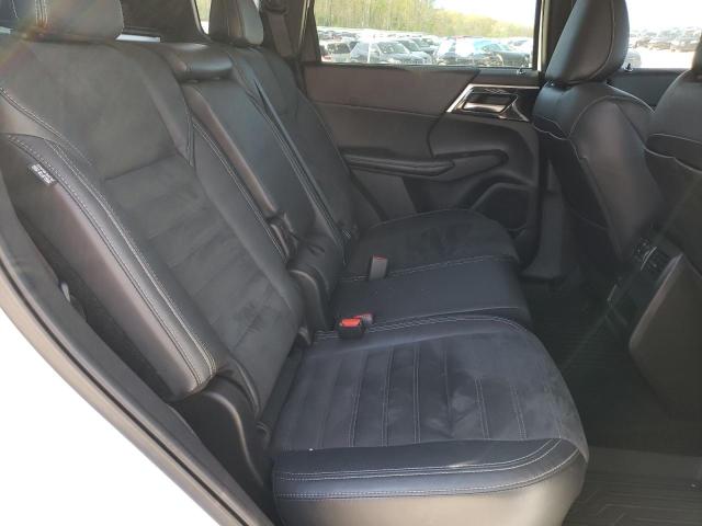JA4J4UA88NZ049738 Mitsubishi Outlander Se