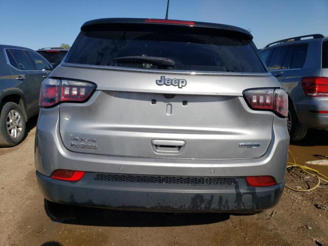 3C4NJDBB0JT399036 Jeep Compass Latitude