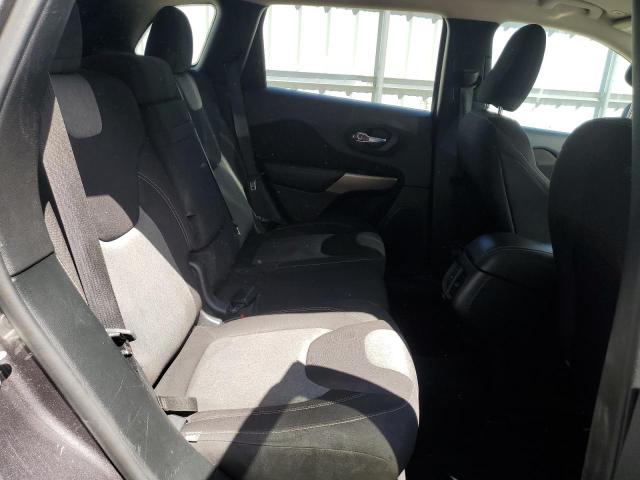 1C4PJLCB9JD588873 Jeep Cherokee Latitude