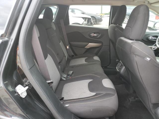 1C4PJLAB8HW628829 Jeep Cherokee Sport