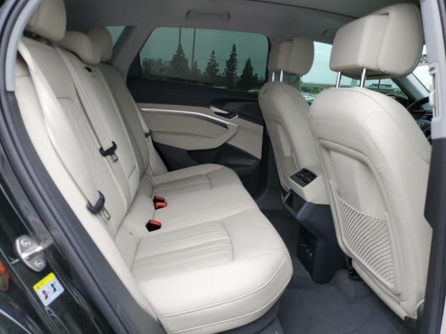 WA1AAAGE0NB013572 Audi E-tron Premium