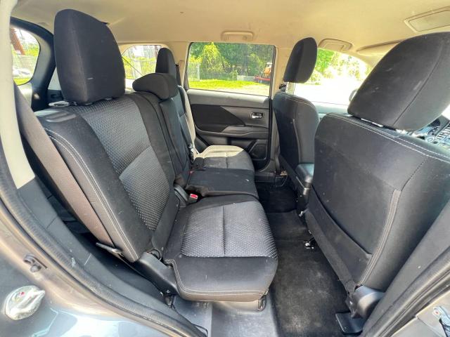 JA4AZ3A39JJ003375 Mitsubishi Outlander Se
