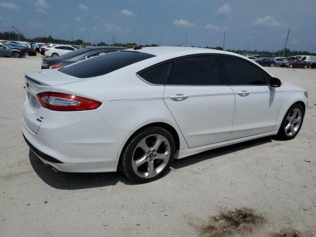 3FA6P0HD5FR261636 Ford FUSION SE