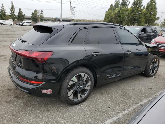 WA1AAAGE0NB013572 Audi E-tron Premium