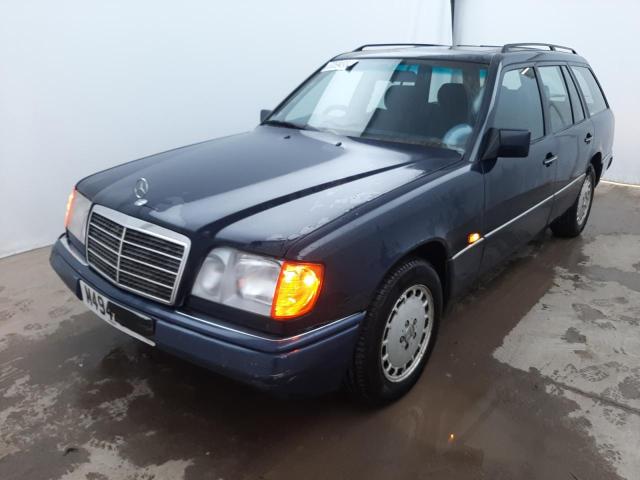 53594984 :رقم المزاد ، ***************** vin ، 1994 Mercedes Benz E200 Auto مزاد بيع
