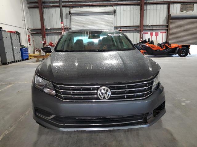 1VWAT7A38HC015043 Volkswagen PASSAT S