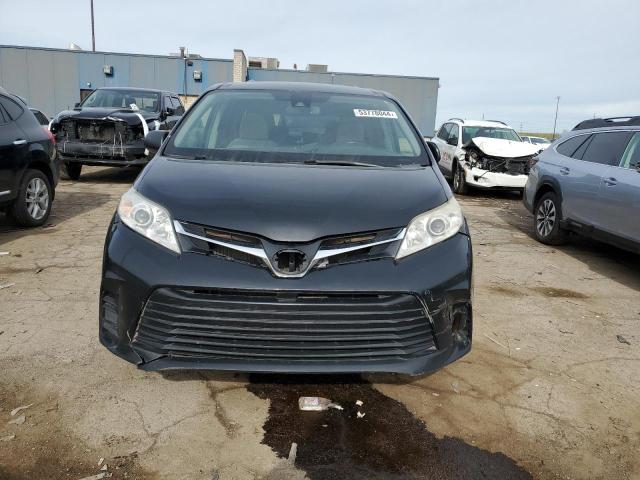 5TDKZ3DC5JS902677 Toyota SIENNA LE