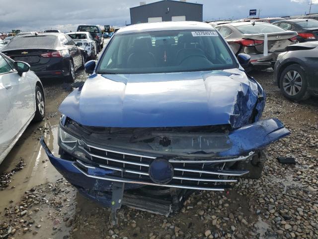 1VWBT7A3XHC049988 Volkswagen PASSAT SE