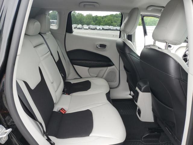 3C4NJDBB8JT115815 Jeep Compass Latitude