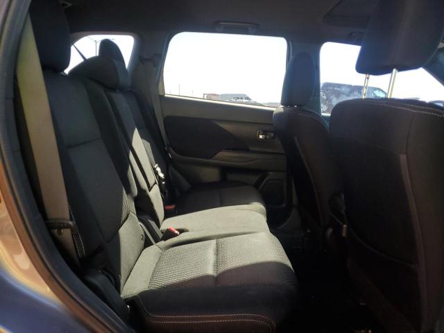 JA4AZ3A33JZ044070 Mitsubishi Outlander Se