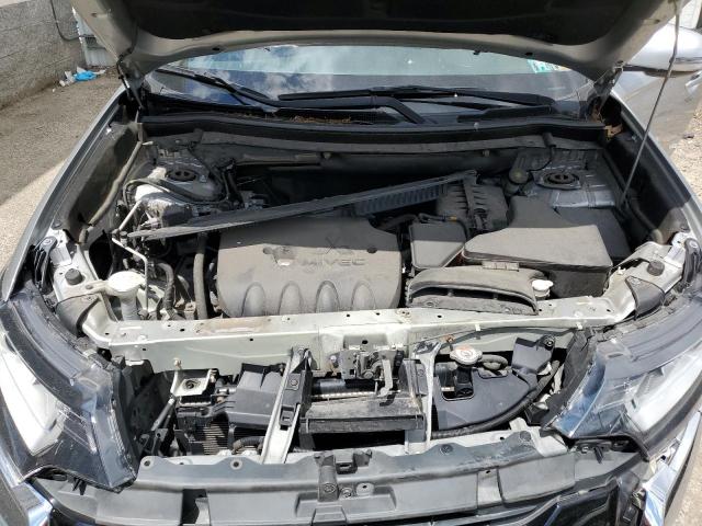 JA4AZ3A39JZ038841 Mitsubishi Outlander Se