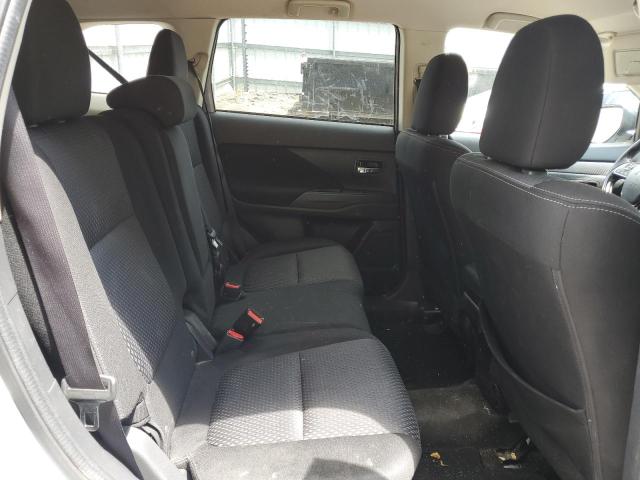 JA4AZ3A39JZ038841 Mitsubishi Outlander Se