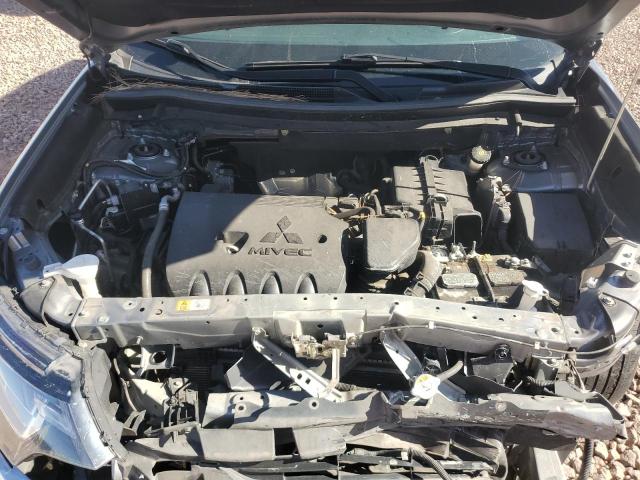 JA4AZ3A33JZ044070 Mitsubishi Outlander Se