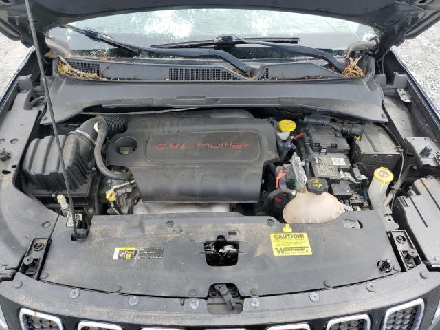 3C4NJDBB8JT115815 Jeep Compass Latitude