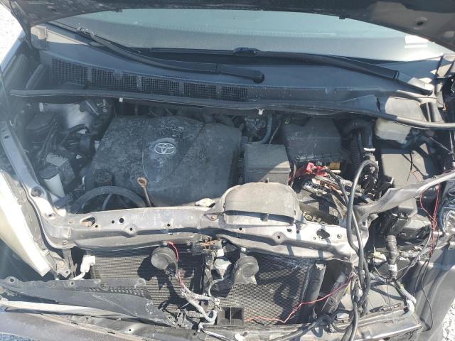 5TDKZ3DC0JS904370 Toyota SIENNA LE