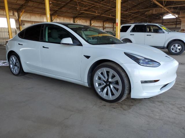 5YJ3E1EB3NF132743 Tesla 2022