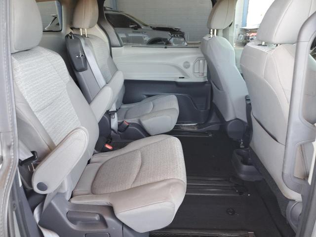 5TDBRKEC3MS068342 Toyota SIENNA LE