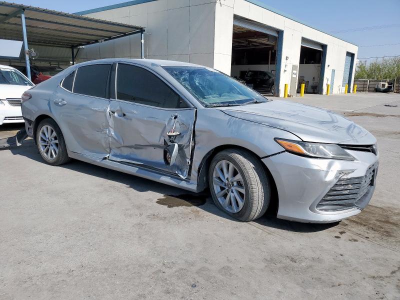 4T1C11AK2NU646829 Toyota CAMRY LE