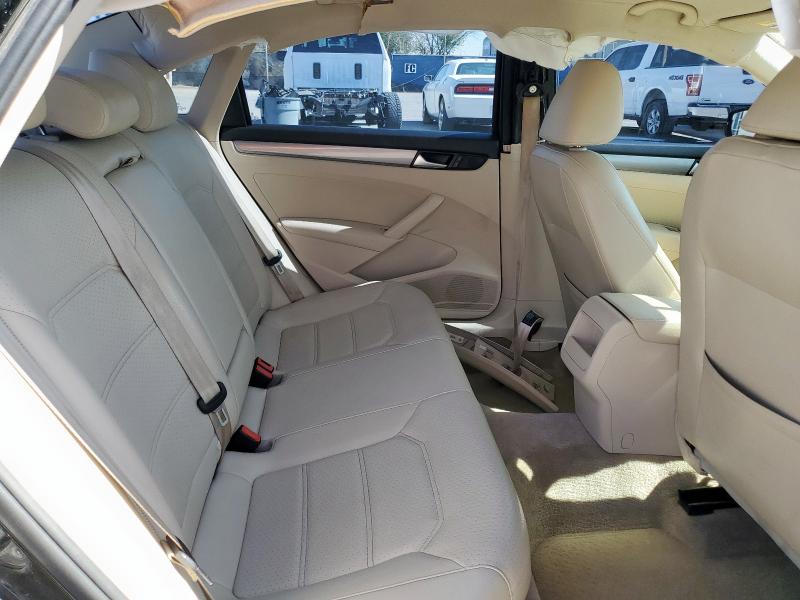 1VWAT7A33FC082081 Volkswagen PASSAT S