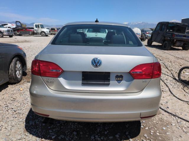 3VWD17AJ4EM273443 Volkswagen Jetta