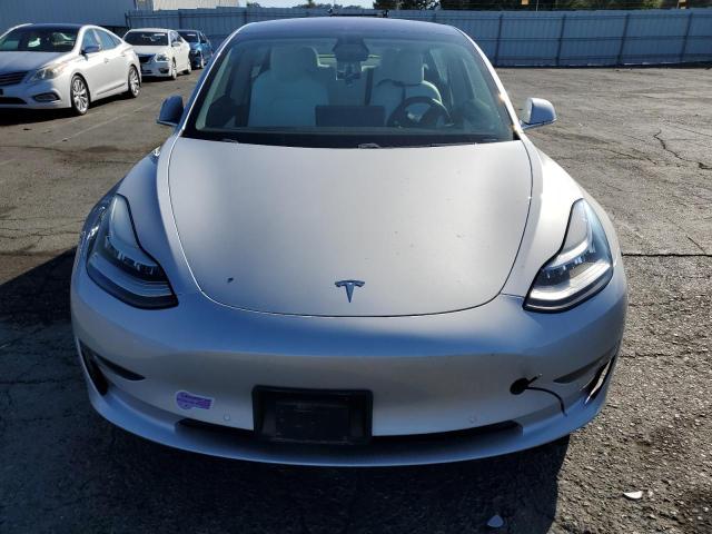 5YJ3E1EB3JF111918 Tesla MODEL 3