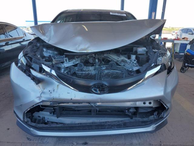 5TDBRKEC3MS068342 Toyota SIENNA LE
