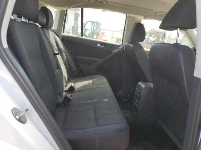 WVGBV7AX7FW581738 Volkswagen 2015