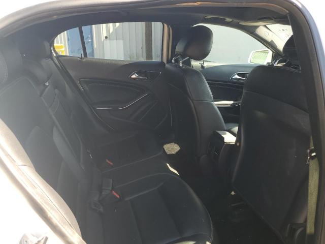 WDCTG4GB8KJ549895 Mercedes-Benz GLA 250 4M