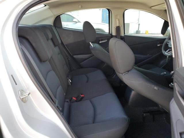 3MYDLBYV7KY519027 Toyota YARIS L