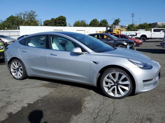 5YJ3E1EB3JF111918 Tesla MODEL 3