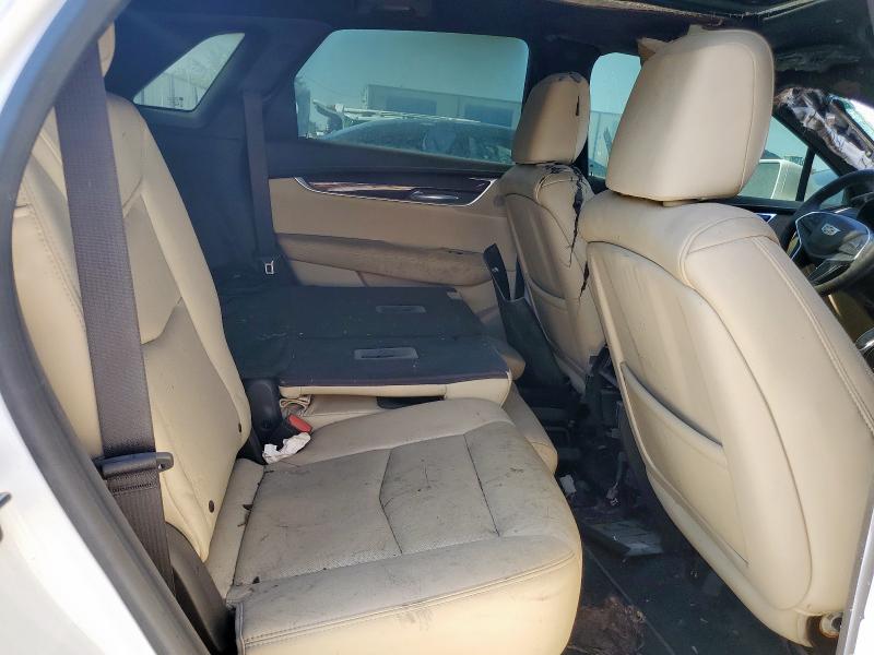 1GYKNBRS9HZ267858 Cadillac XT5 LUXURY