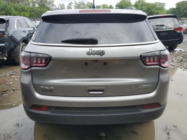 3C4NJDBB8JT272857 Jeep COMPASS LA