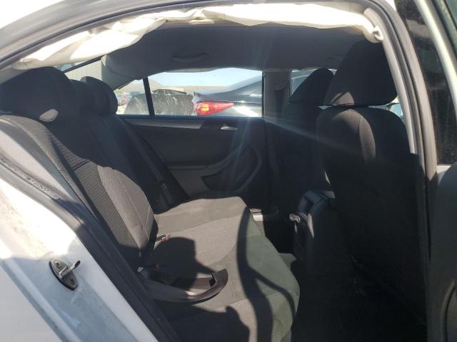 3VWLA7AJ1FM272487 Volkswagen 2015