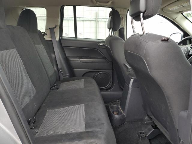 1C4NJDBB3GD610308 Jeep 2016