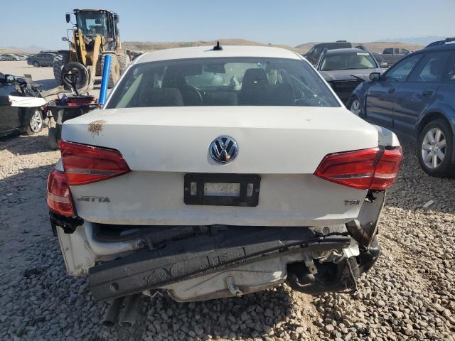 3VWLA7AJ1FM272487 Volkswagen 2015