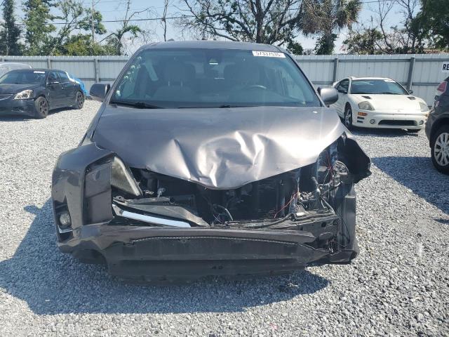 5TDKZ3DC0JS904370 Toyota SIENNA LE