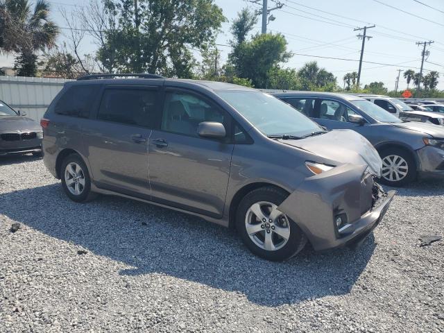 5TDKZ3DC0JS904370 Toyota SIENNA LE