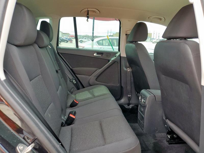 WVGAV7AX0HK051875 Volkswagen TIGUAN S