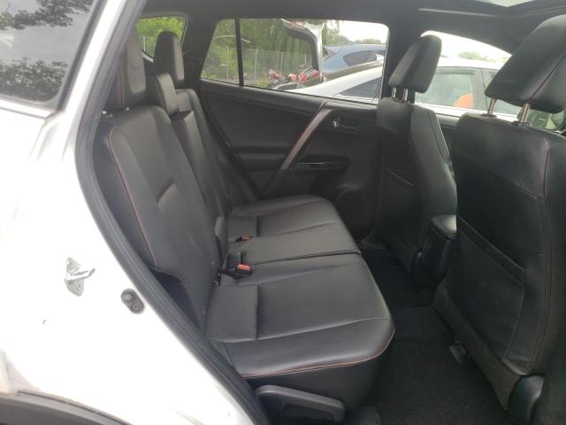 JTMJFREV7JD227062 Toyota RAV4 SE