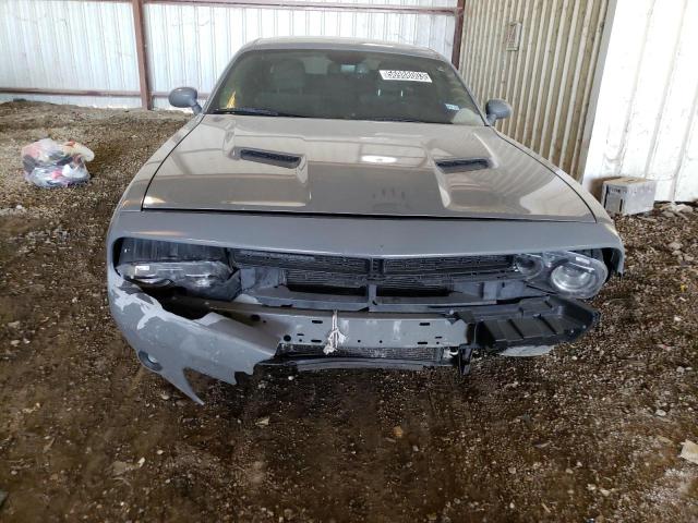 2C3CDZAGXJH305928 Dodge Challenger Sxt