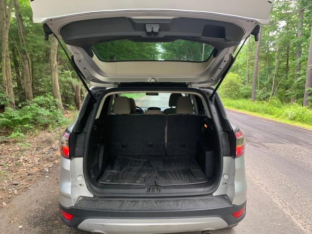1FMCU9GD2HUC17094 Ford ESCAPE SE