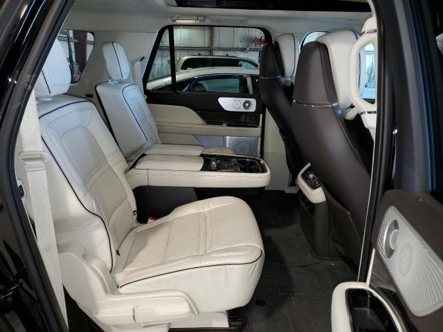 5LMJJ3TT8MEL07300 Lincoln Navigator