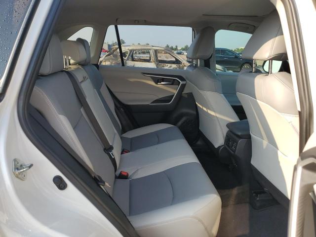 JTMC1RFV1NJ024052 Toyota RAV4 XLE P